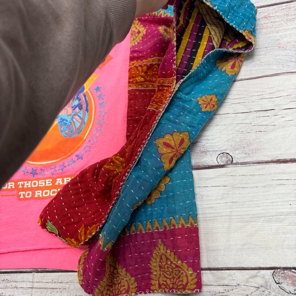 Tabi Myers Handmade AC/DC One of a Kind Poncho Top Pink Multicolor One Size - Picture 5 of 7